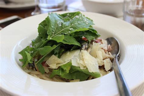 Fine lunch; tasty and fresh .